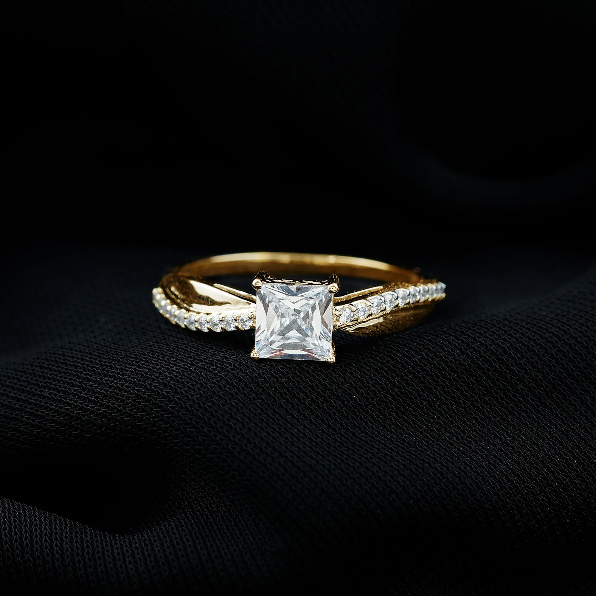 1.25 CT Princess Cut Cubic Zirconia Solitaire Engagement Ring in Gold