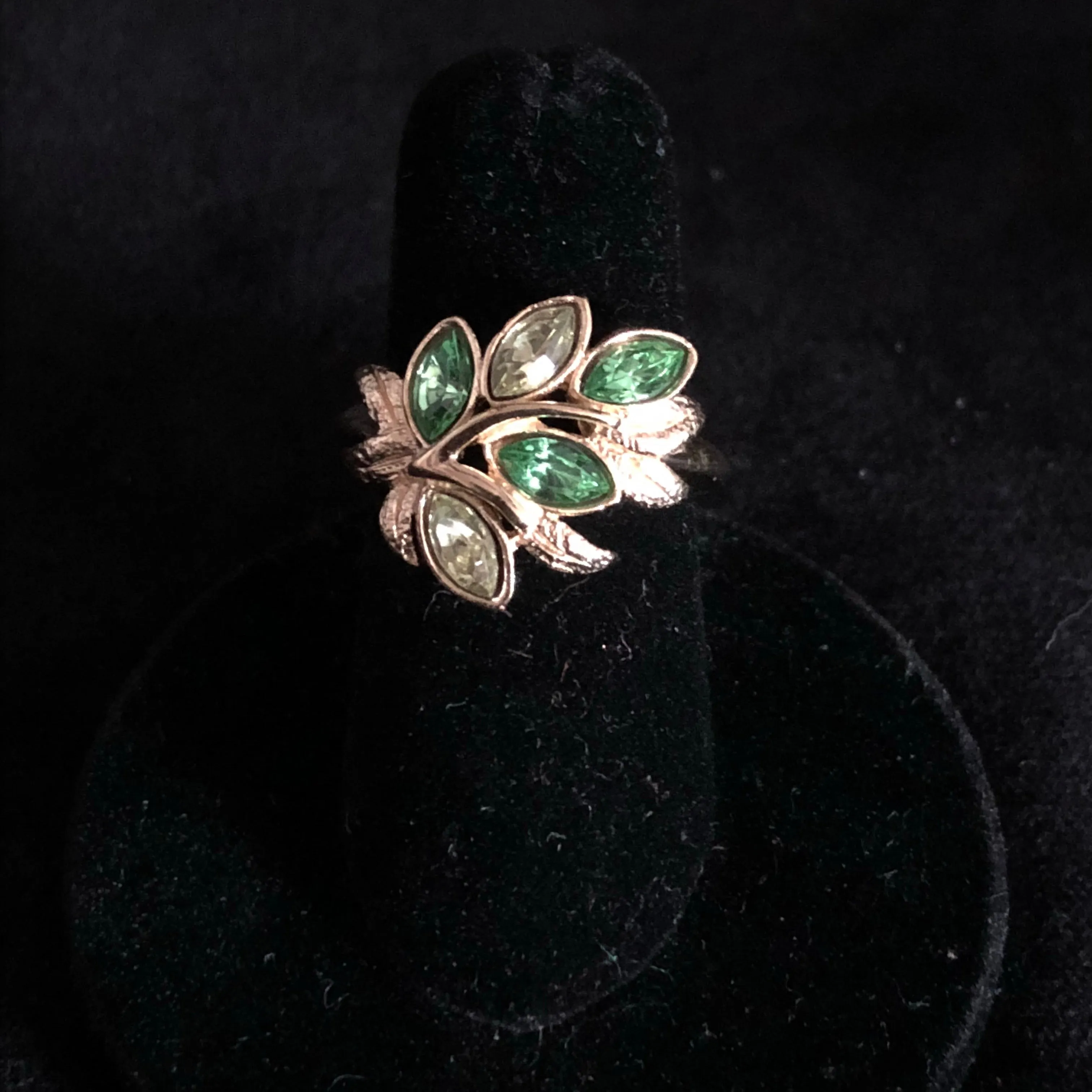 1974 Avon Leaf Lights Ring