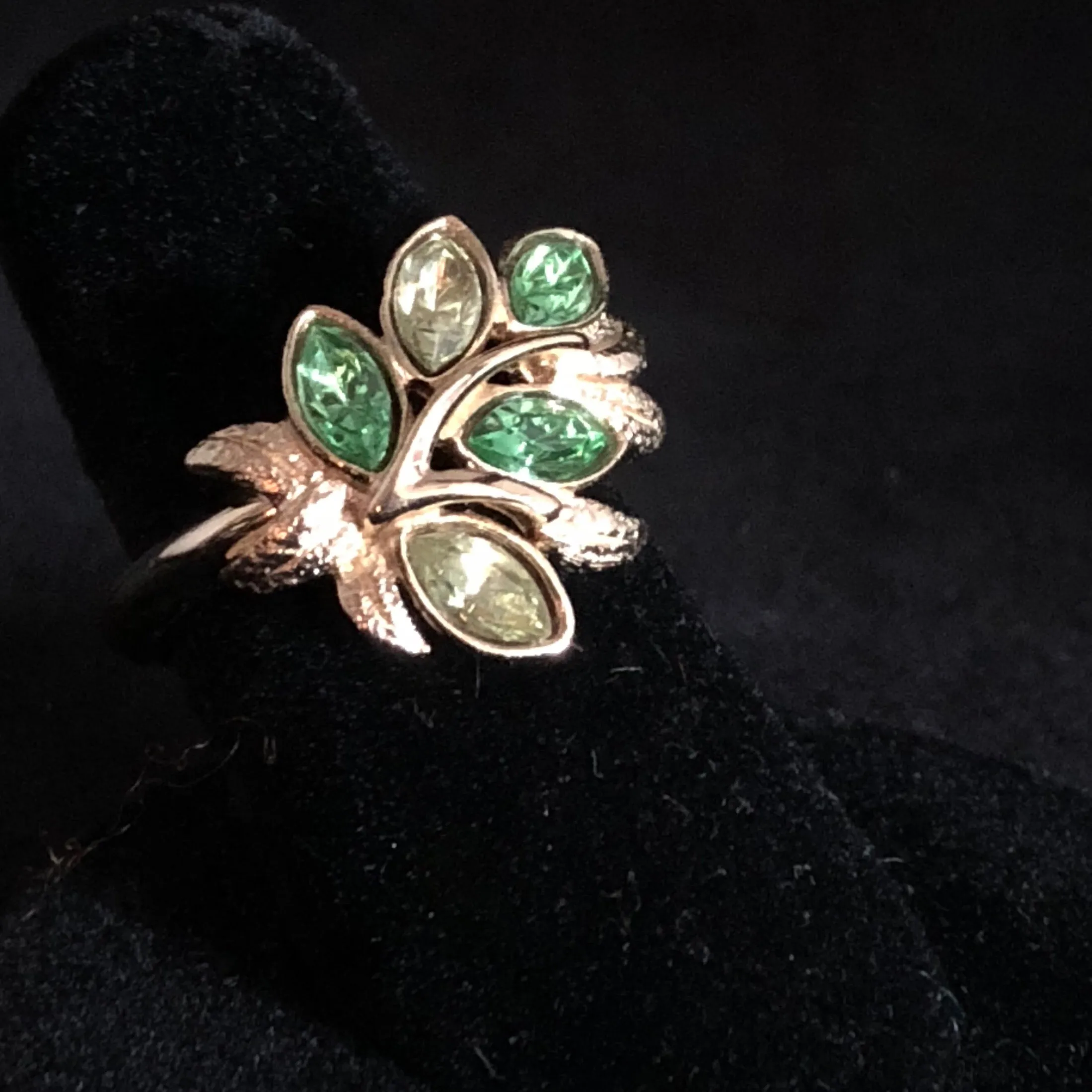 1974 Avon Leaf Lights Ring