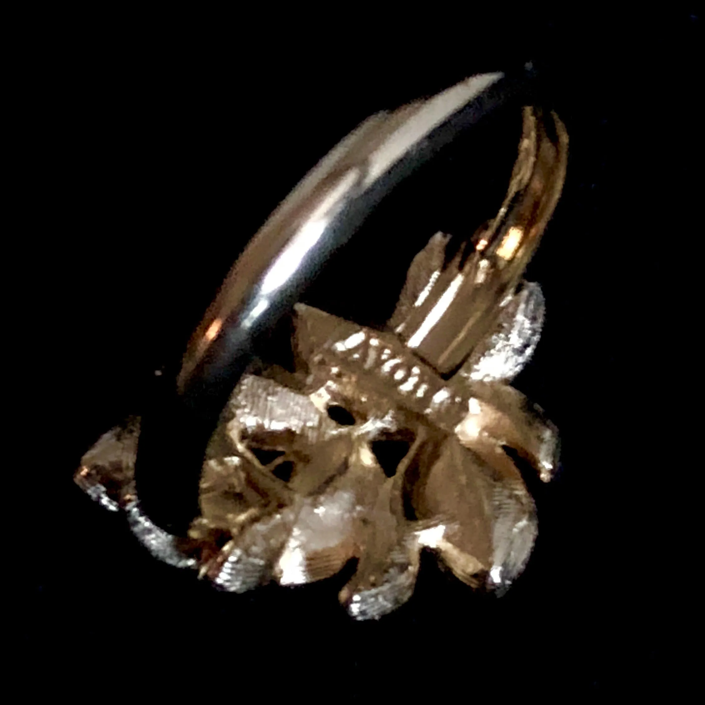 1974 Avon Leaf Lights Ring