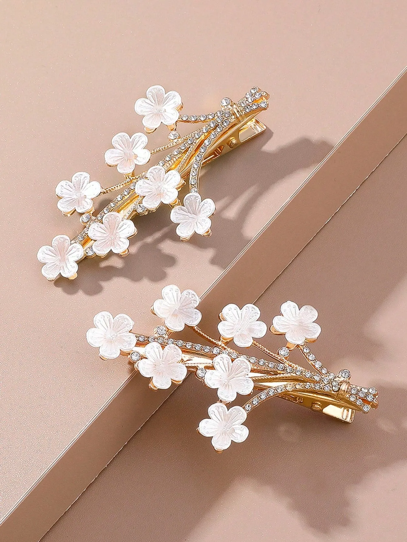 2pcs White Flower & Rhinestone Decor Alligator Hair Clip for Women Barrette