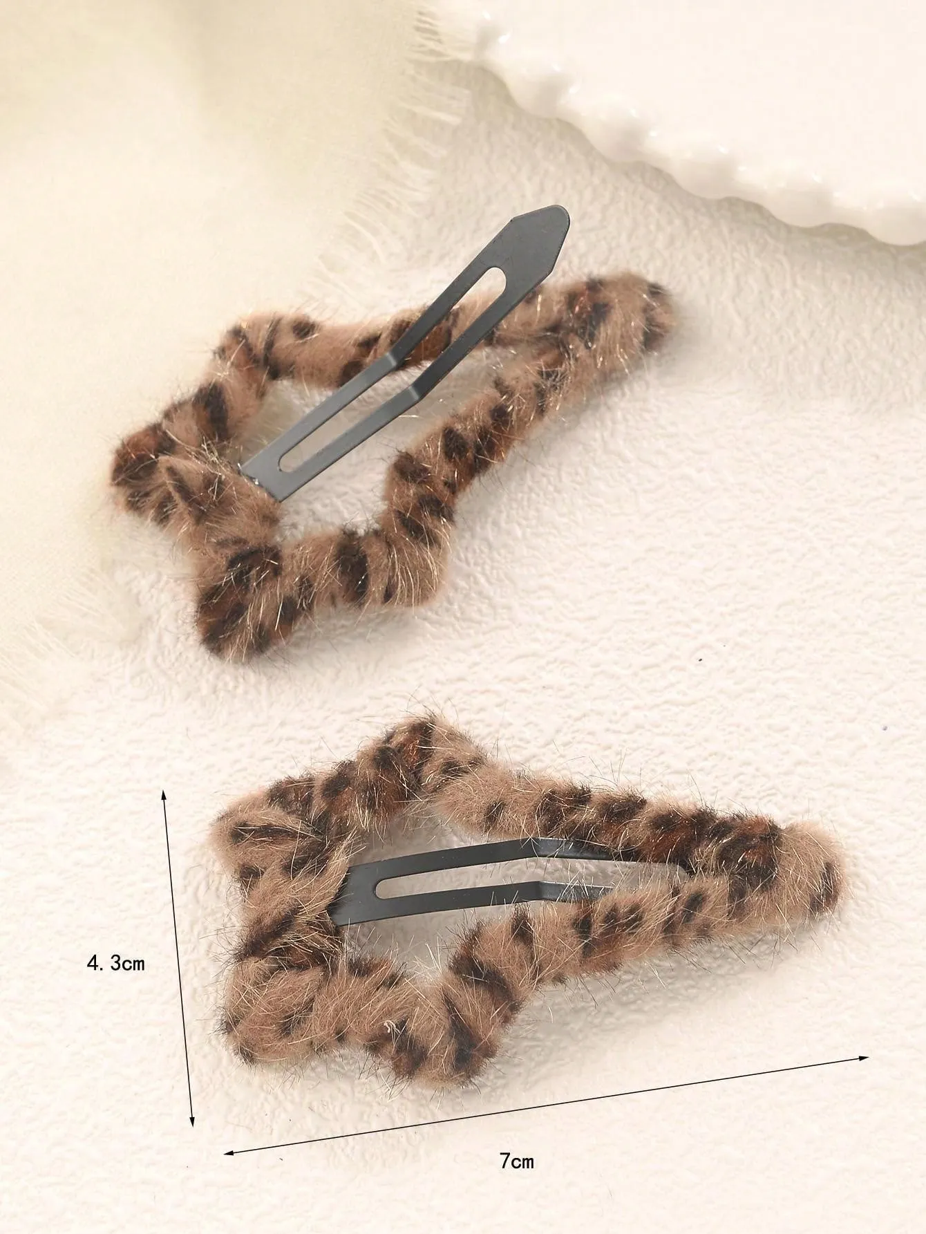 2pcs Women Fuzzy Leopard Pattern Star Decor Fashion Hair Clip for Women Barrette