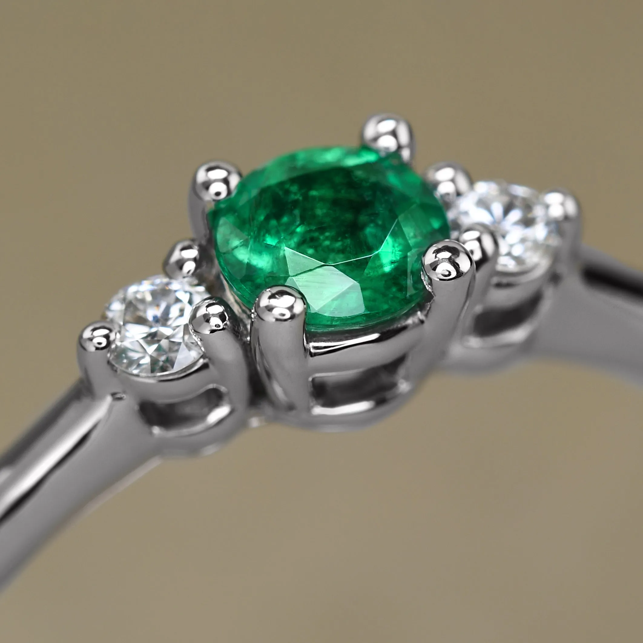 Classic Emerald Ring