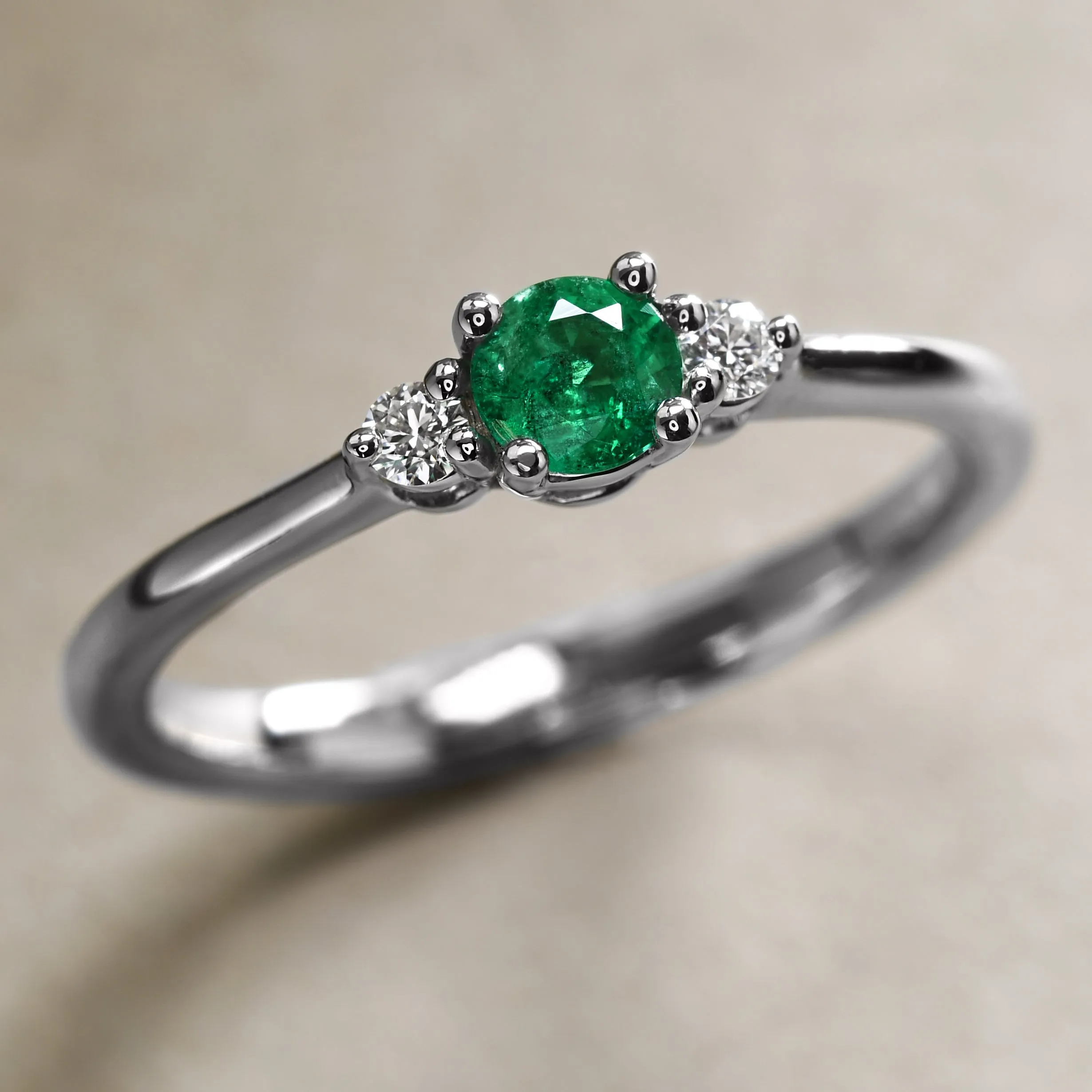 Classic Emerald Ring