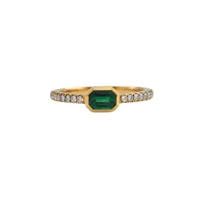 Daisy Exclusive Emerald and Diamond 22K Yellow Gold Ring