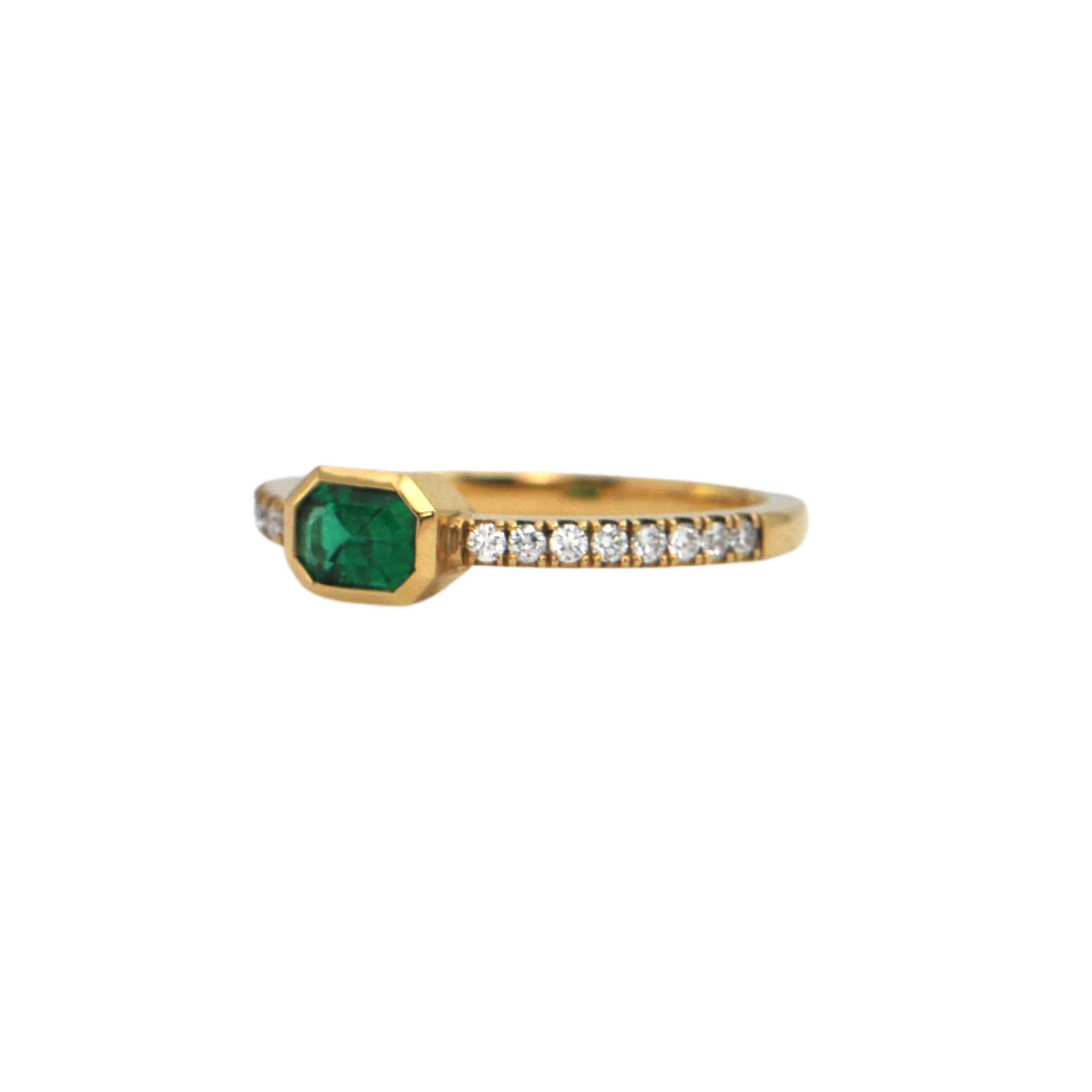 Daisy Exclusive Emerald and Diamond 22K Yellow Gold Ring