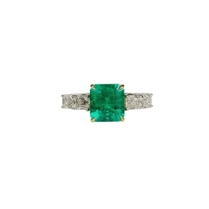 Emerald Solitaire Ring with Diamonds