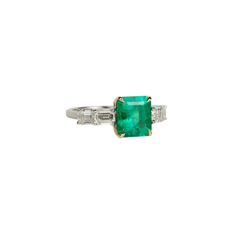 Emerald Solitaire Ring with Diamonds