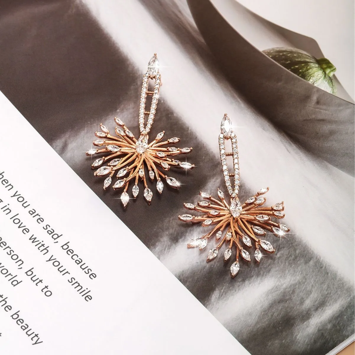 Jewelry's new micro-encrusted zirconium fireworks earrings plated with 18K gold exquisite earrings wholesale high-end earrings